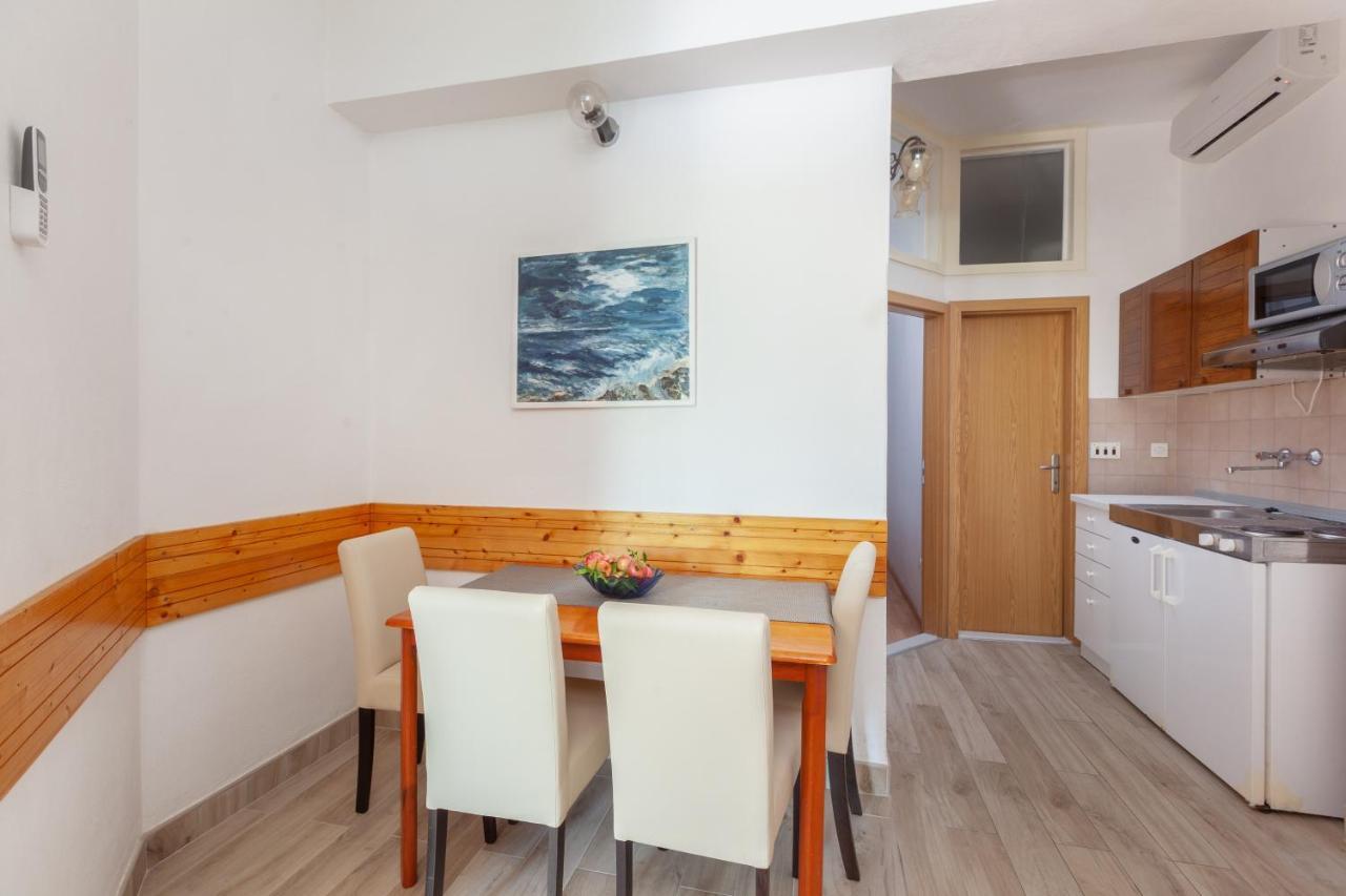 Apartments By The Sea Igrane, Makarska - 310 Екстер'єр фото