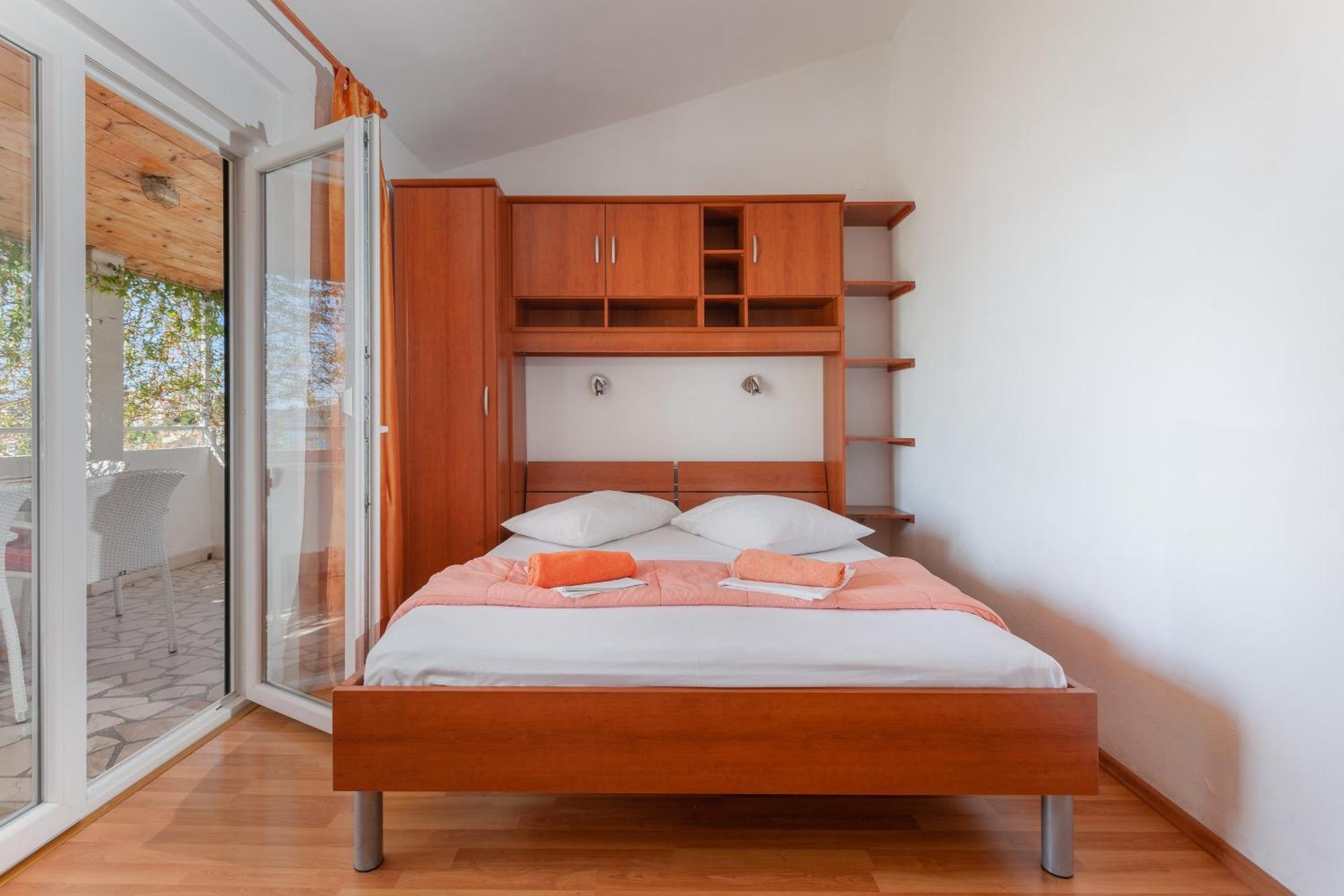 Apartments By The Sea Igrane, Makarska - 310 Номер фото